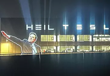 Musk's Hitlergroet werd getoond met een ...