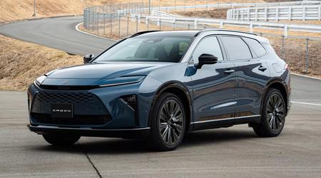 Toyota heeft in Japan de Crown Estate stationwagon onthuld met een ruime kofferbak en een zuinige hybride