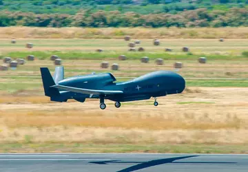 De Amerikaanse strategische drone RQ-4D Phoenix ...