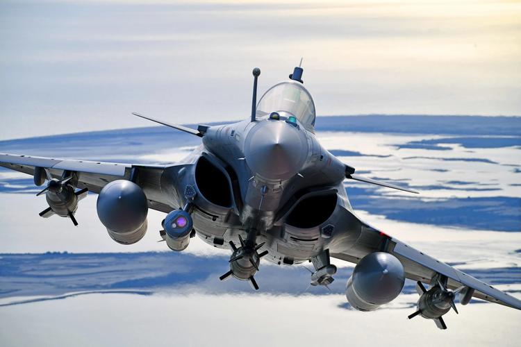 Belangrijke defensiebedrijven verzamelen zich in Frankrijk ...