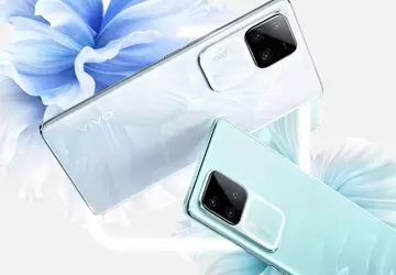 Zonder de aankondiging af te wachten: ...