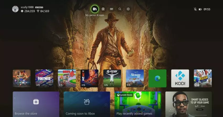 Ingie Jones bij de ingang van de grot op een dynamische achtergrond