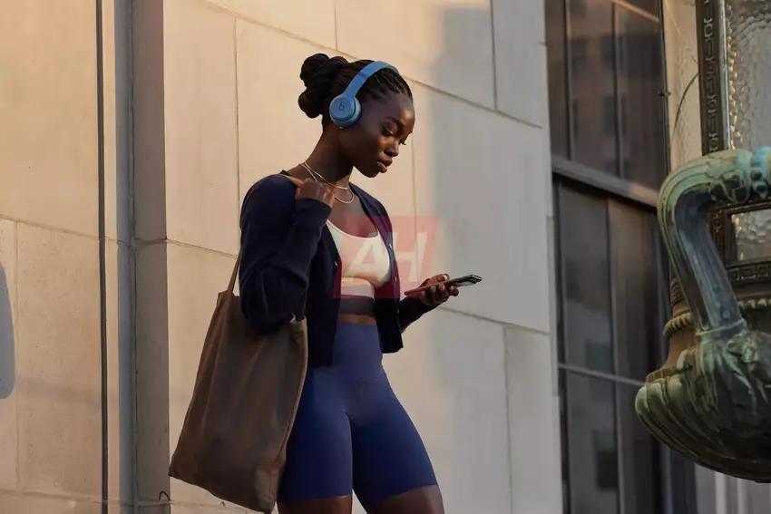 Een promotievideo en afbeeldingen van hoge kwaliteit van de Beats Solo 4 zijn opgedoken op het internet