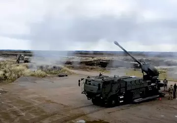 Oekraïne ontvangt eerste partij zelfrijdende Franse ...