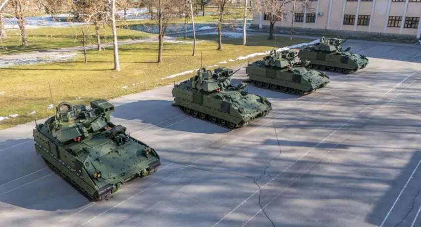 Eerste vier M2A2 Bradley infanteriegevechtsvoertuigen voor Kroatië