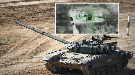 Oekraïense drone-bommenwerper gooide granaten naar Russische gemoderniseerde T-80BVM-tank