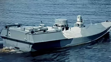 Russen laten schepen langs de Kertsj-brug vollopen om zich te verdedigen tegen Oekraïense maritieme drone-aanvallen