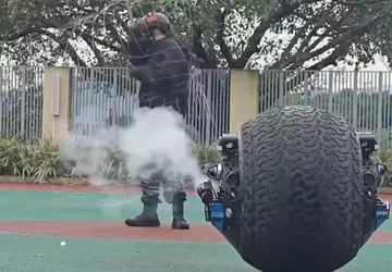 Chinese robocop gaat voor het eerst ...