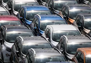 Duizenden auto's vast in EU-haven door ...