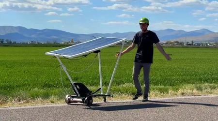 Een kapotte gyroscooter is omgebouwd tot een go-kart aangedreven door een zonnepaneel