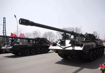 Ukrainese soldaten vernietigen Noord-Koreaanse Koksan zelfrijdende ...