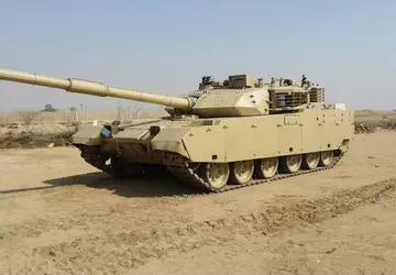 Chinese VT-4 tank begeeft het tijdens ...