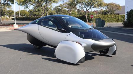 Aptera onthulde een productieklaar elektrisch voertuig op zonne-energie op CES 2025