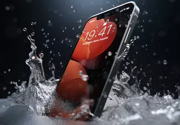 Een met algen bedekte iPhone 12 ...