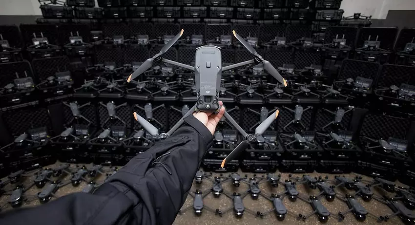 75 tanks, 88 pantservoertuigen, 153 artilleriesystemen en twee luchtverdedigingssystemen - Oekraïense drones vernietigden een recordaantal Russische militaire uitrustingen.