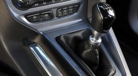 Ford heeft patent aangevraagd op een mock-up van een handgeschakelde versnellingspook voor elektrische auto's