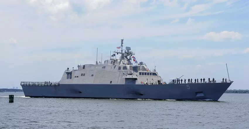 De Amerikaanse marine heeft de noodlijdende USS Milwaukee ter waarde van $ 437 miljoen, die 954 kg cocaïne ter waarde van $ 30 miljoen in beslag nam, uit de vaart genomen.