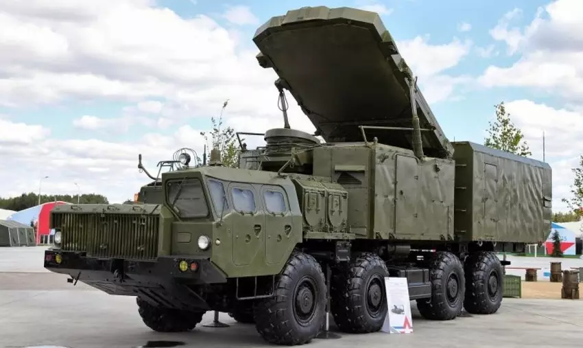 HIMARS vernietigde het commando- en controlecentrum van een Russisch S-300 / S-400 grond-luchtraketsysteem, dat bescherming bood tegen ballistische raketten.
