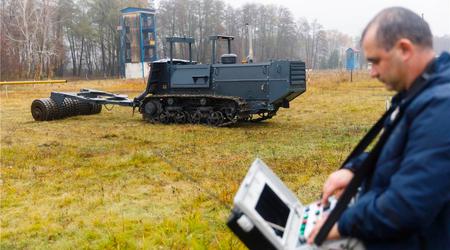 Fabrikanten in Kharkiv hebben een machine gemaakt om grond voor te bereiden voor ontmijning. De machine kost 5,6 miljoen dollar en is al overgedragen aan de sappeurs.