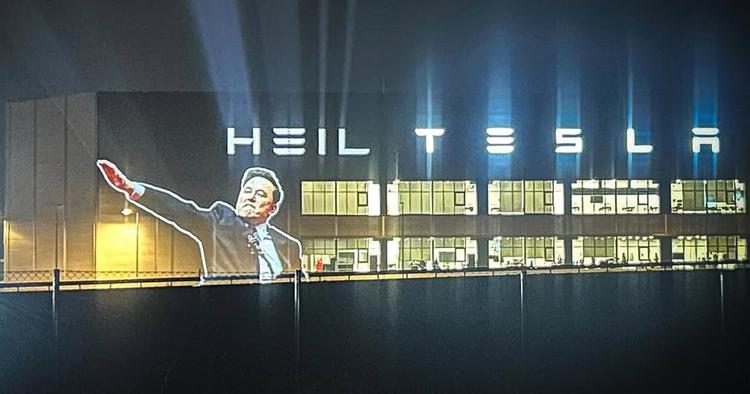 Musk's Hitlergroet werd getoond met een ...