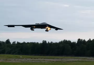 Een B-2 Spirit nucleaire bommenwerper is ...