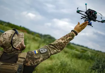 Oekraïense strijdkrachten beginnen FPV-drones te gebruiken ...