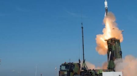 De AFU gebruikt Aster-15 en Aster-30 raketten met het SAMP-T systeem, die luchtdoelen kunnen raken met een bereik tot 100 kilometer.