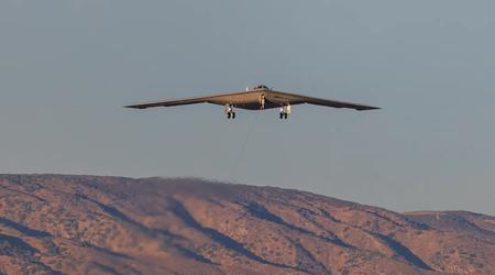 De Amerikaanse luchtmacht heeft officieel de succesvolle vlucht bevestigd van een B-21 Raider nucleaire bommenwerper naar Edwards Base.