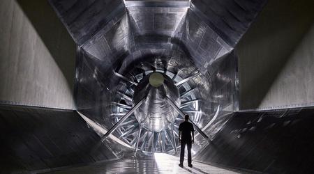 BMW heeft 's werelds grootste verticale windtunnel geopend (video)