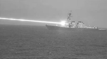 VS-leger test HELIOS-lasersysteem aan boord van schip en vernietigt met succes een drone