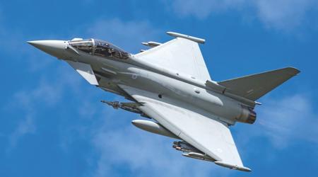 Britse Typhoon-gevechtsvliegtuigen onderscheppen Russische vliegtuigen boven de Baltische Zee drie keer in één week