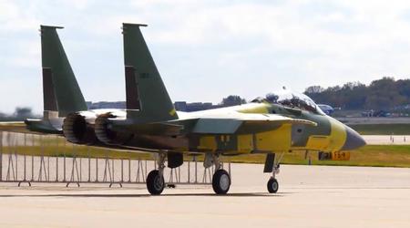 Boeing hoopt eind november het eerste verbeterde F-15EX Eagle gevechtsvliegtuig in definitieve configuratie aan de Amerikaanse luchtmacht te overhandigen - leveringen met een jaar vertraagd