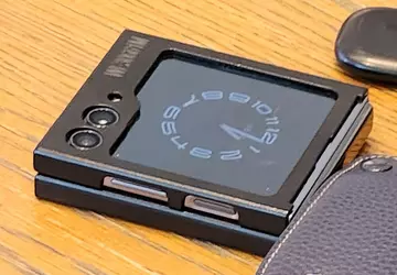 Samsung Galaxy Flip 5 clamshell met ...