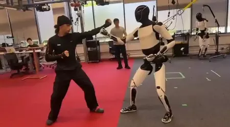 “Jackie Chan, steun bier!”: de Optimus robot demonstreerde indrukwekkende kungfuvaardigheden