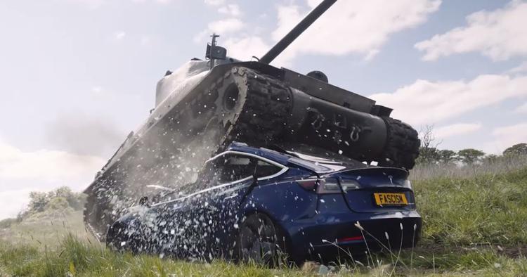 Video: Tweede Wereldoorlog veteraan verplettert Tesla ...