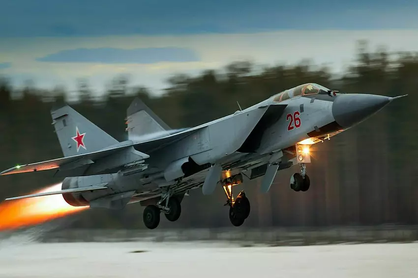 Vierde generatie MiG-31 supersonisch gevechtsvliegtuig stort neer in Rusland