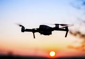 Indrukwekkende video: Oekraïense drone-operator demonstreerde fenomenale ...