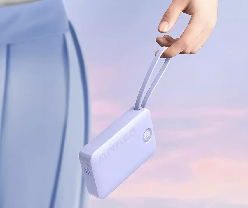 Anker 335 Power Bank: 20.000 mAh batterij met geïntegreerde kabel, display en telefoonhouder voor $31