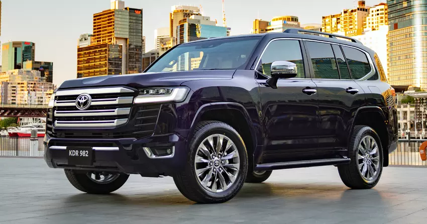 De Toyota Land Cruiser 300 is nu een zelfrijdende hybride.