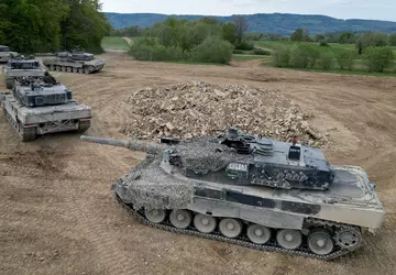 Zwitserland verkoopt 25 Duitse Leopard 2 ...