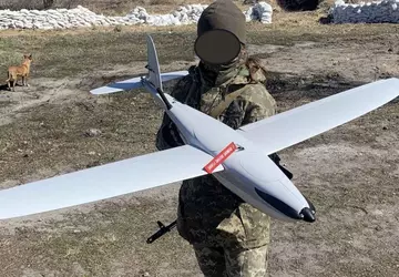 Samen met onderscheppingsraketten voor Patriot grond-luchtraketsystemen ...