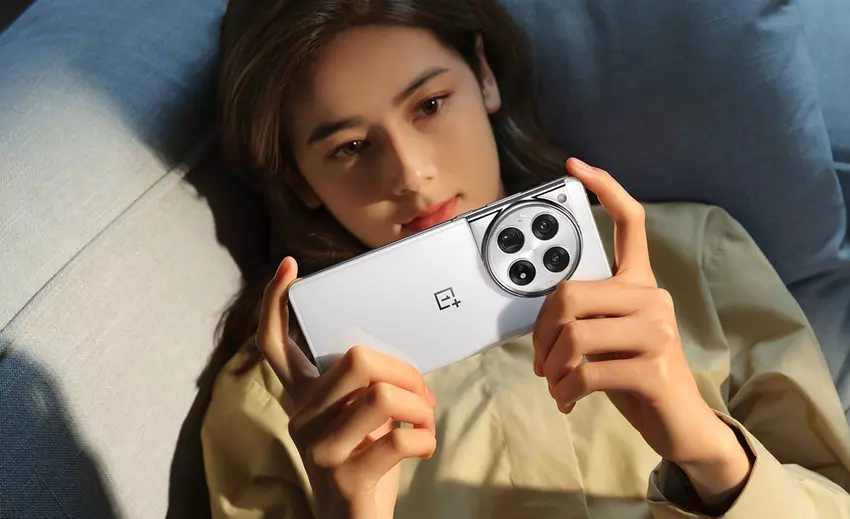 OnePlus heeft de kosten onthuld van het vervangen van onderdelen in de nieuwste OnePlus 12 vlaggenschip smartphone