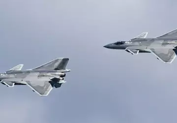 China verbetert zijn J-20 Mighty Dragon ...