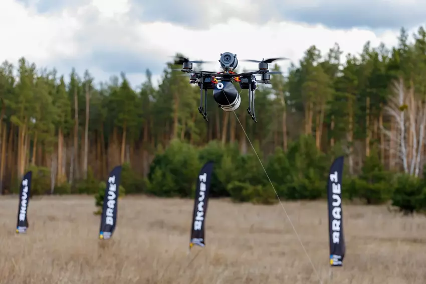 Testen van een FPV drone met glasvezelbesturing. Illustratie: Brave1