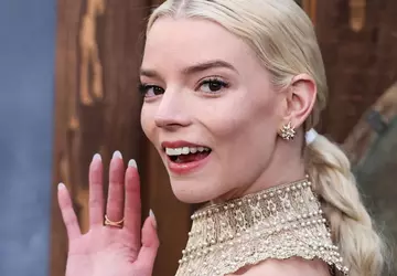 Actrice Anya Taylor-Joy kon geen selfies ...