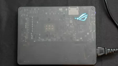 Asus onthult 's werelds eerste externe GeForce 5090 met Thunderbolt 5