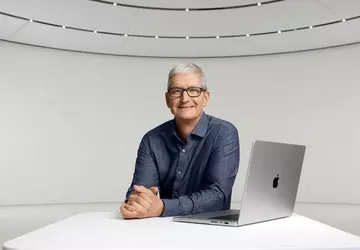 Apple CEO Tim Cook steunt jonge ...