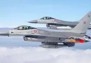 Oekraïne ontvangt Amerikaanse F-16 Fighting Falcon-gevechtsvliegtuigen ...
