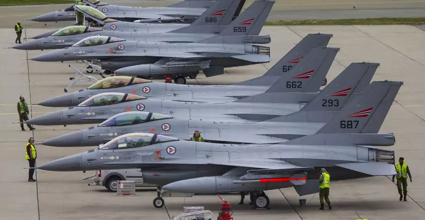 Oekraïne ontvangt mogelijk Nederlandse F-16 Fighting Falcon gevechtsvliegtuigen over 6 tot 8 maanden