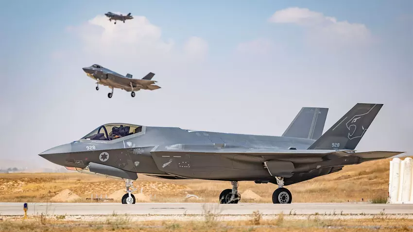Het F-35 Lightning II gevechtsvliegtuig van de vijfde generatie heeft voor het eerst een kruisraket onderschept.